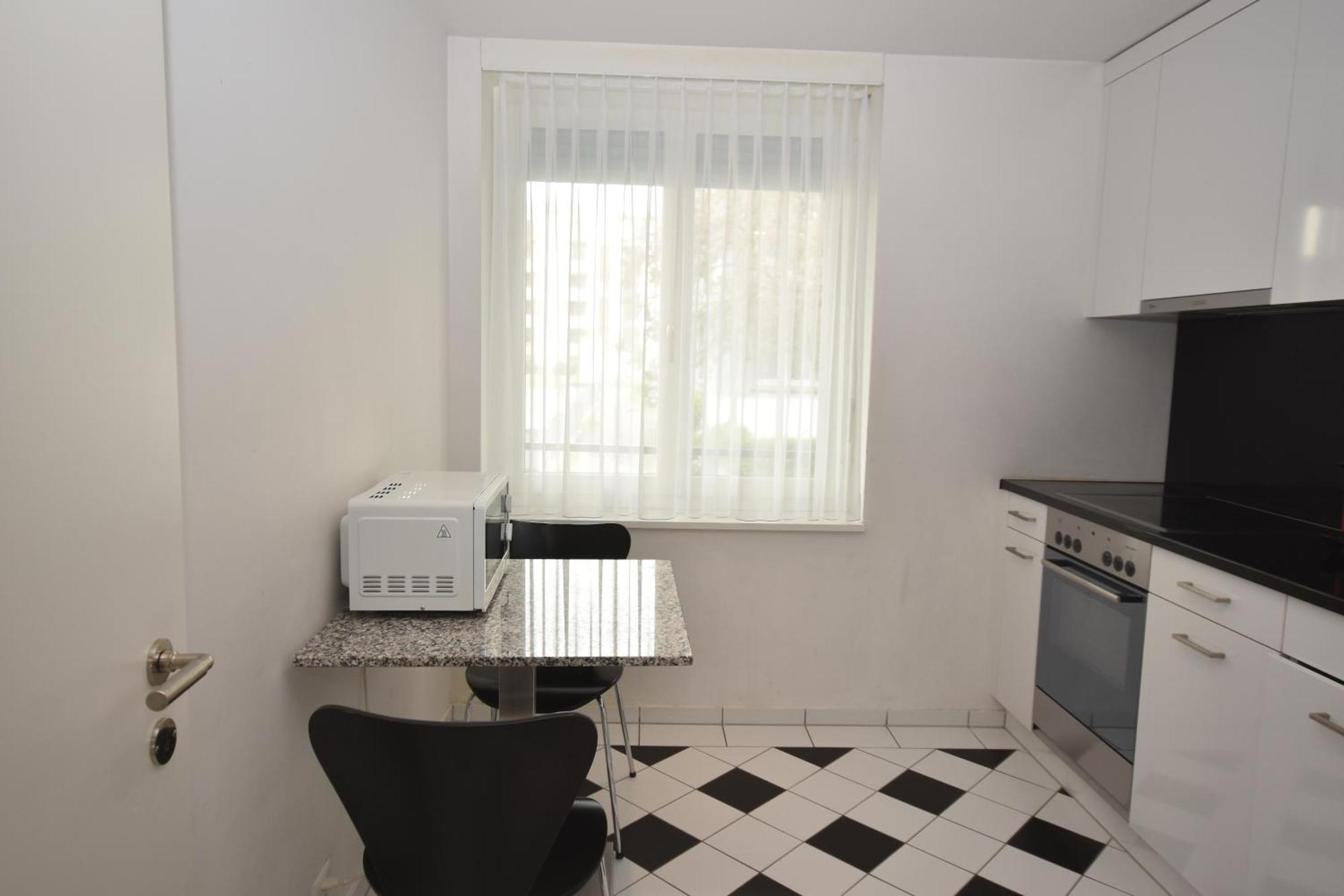 Stylish 2Br Near Lake - Flower 3 Zurich Ngoại thất bức ảnh
